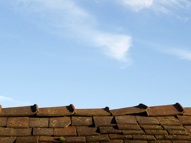 photodune-978321-an-old-leaky-roof-against-blue-sky-xs